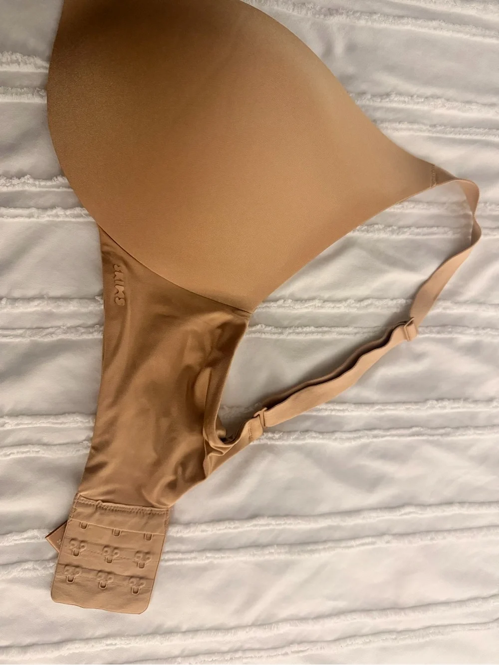 SKIMS Smooth Nude Contour Bra in Tan - Picture 2 of 3
